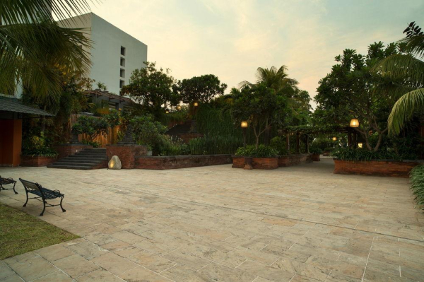 Las mejores ofertas de Bumi Surabaya City Resort Surabaya