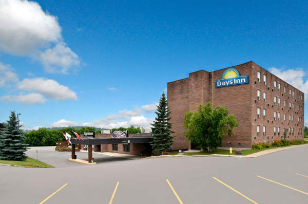 Las mejores ofertas de DAYS INN & CONFERENCE CENTRE BY WYNDHAM RENFREW Canmore