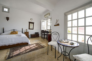 Heliophos Boutique Caves