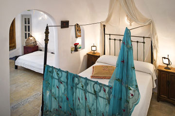 Heliophos Boutique Caves