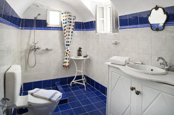 Heliophos Boutique Caves