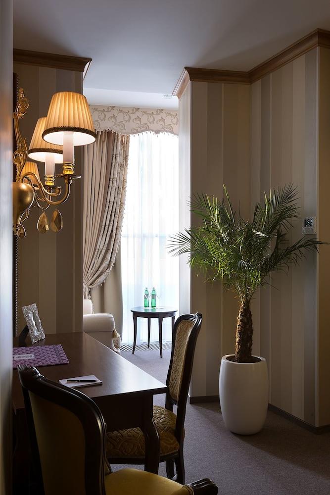 Las mejores ofertas de IRIS ART-HOTEL Járkov