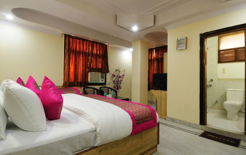 De Holiday International