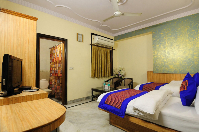 De Holiday International