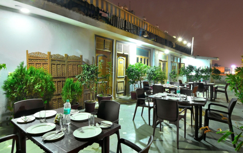 De Holiday International