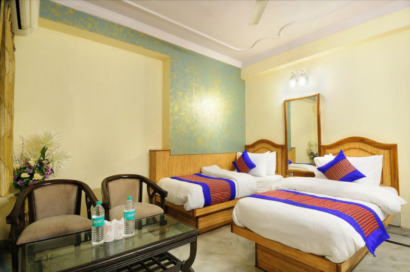 De Holiday International