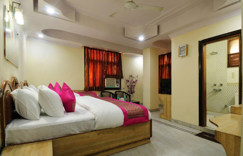 De Holiday International