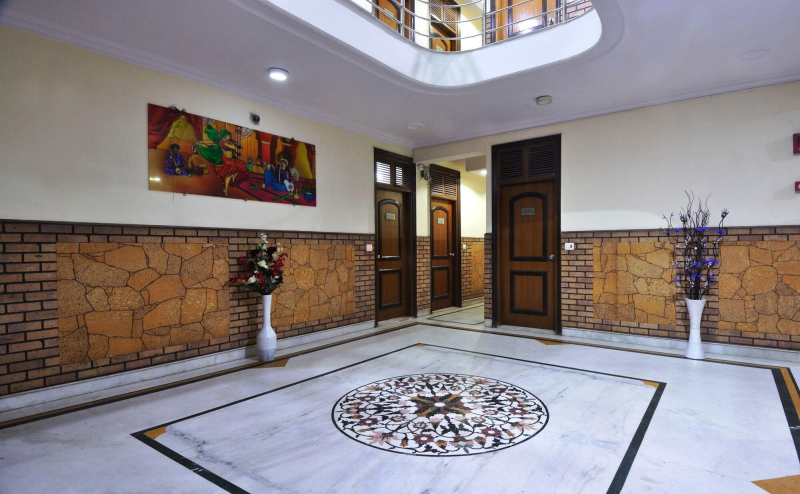 De Holiday International