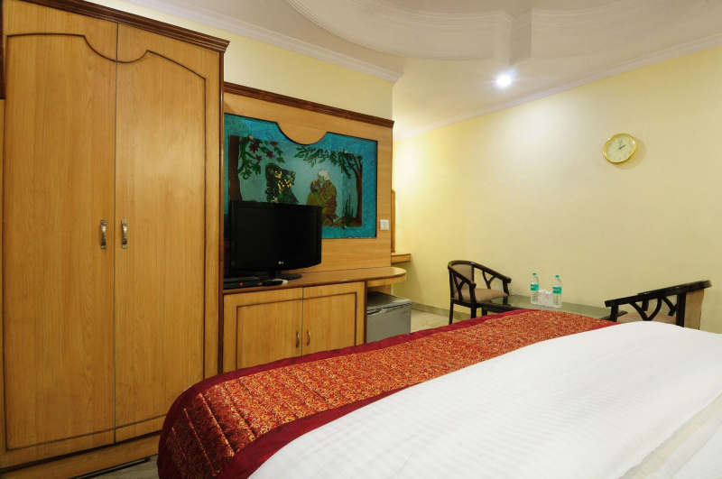 De Holiday International