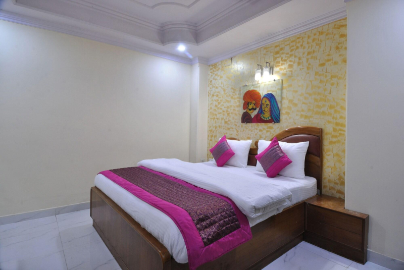 De Holiday International