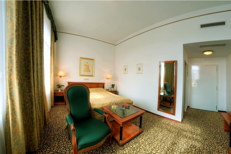 Las mejores ofertas de Carlton Opera Viena