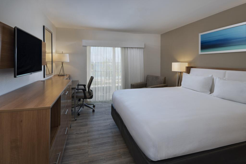 Courtyard Nassau Downtown/Junkanoo Beach