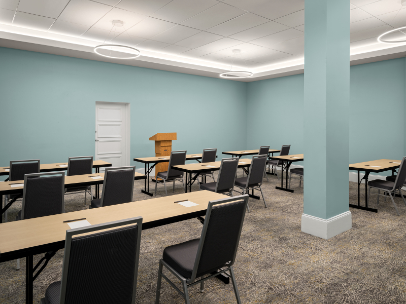 Courtyard Nassau Downtown/Junkanoo Beach