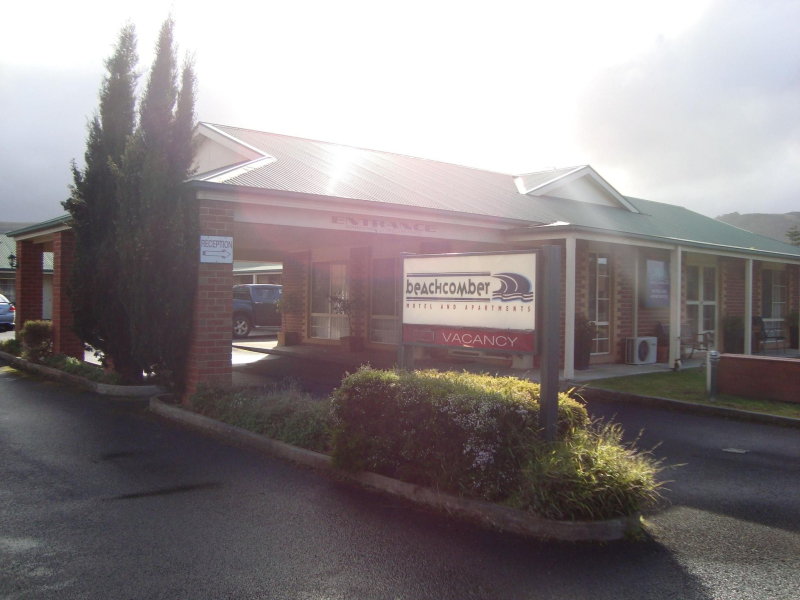 Beachcomber Motel & Apartments