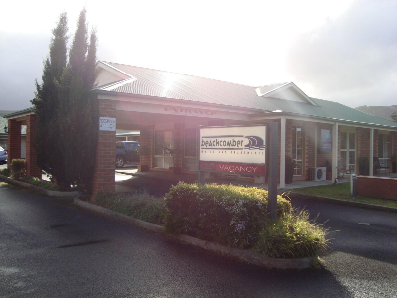 Beachcomber Motel & Apartments