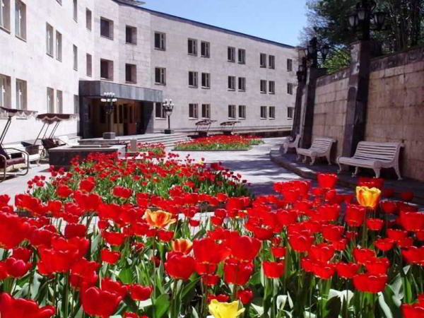 Las mejores ofertas de House of  Writers Tsaghkadzor