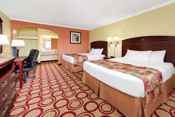 Las mejores ofertas de Days Inn by Wyndham Plainview Plainview