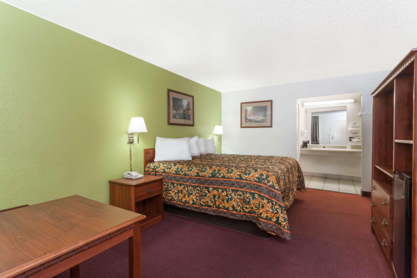 Las mejores ofertas de Days Inn by Wyndham San Antonio Lytle Pearsall 