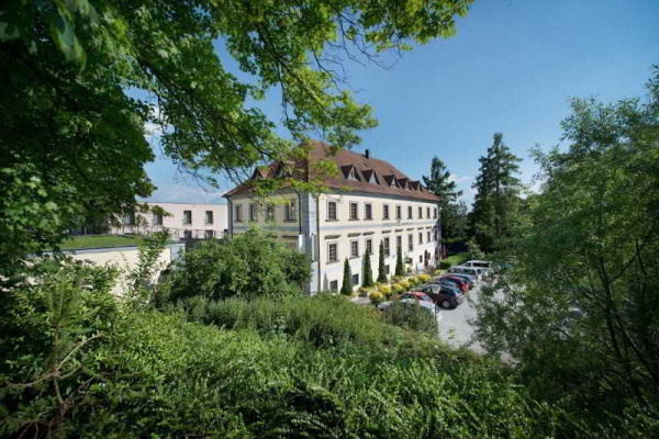 Las mejores ofertas de Maxmilian Lifestyle Resort Loucen 