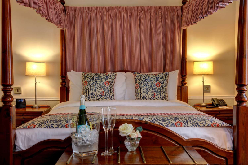 Best Western Plus Old Tollgate Hotel