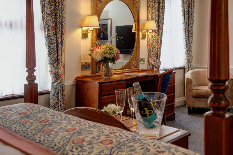 Best Western Plus Old Tollgate Hotel