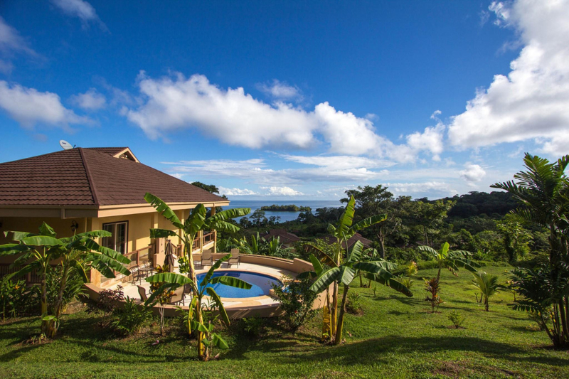 Red Frog Beach Island Resort