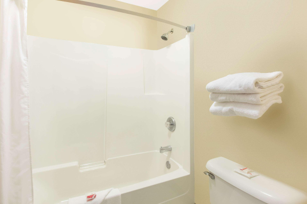 Las mejores ofertas de Super 8 by Wyndham Strathmore Strathmore