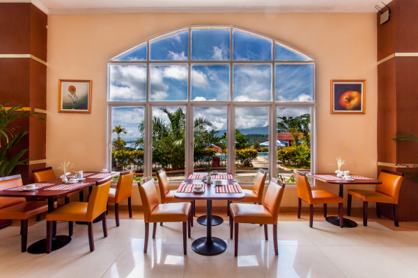 Las mejores ofertas de Aston Niu Manokwari Hotel & Conference Centre Adana