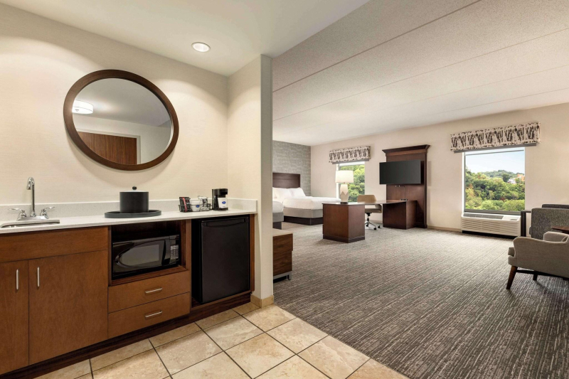 Hampton Inn & Suites Pittsburgh/Waterfront-West Ho