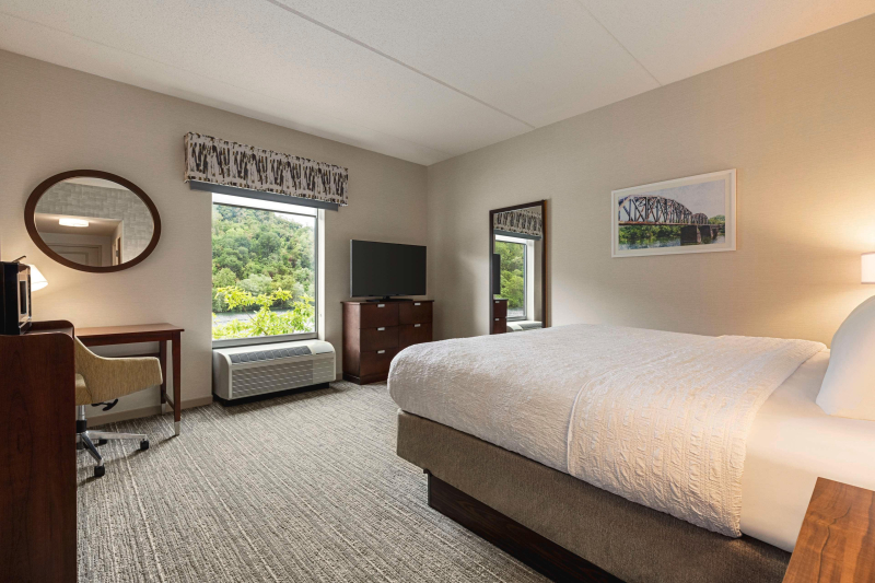 Hampton Inn & Suites Pittsburgh/Waterfront-West Ho