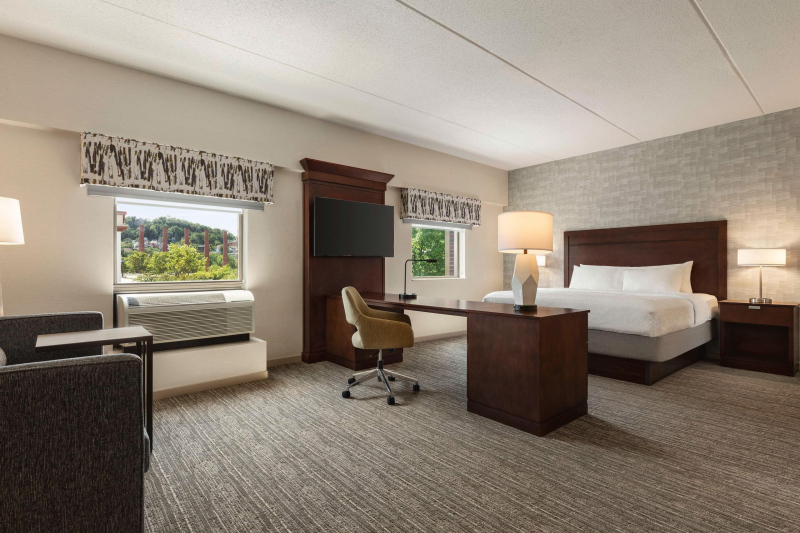 Hampton Inn & Suites Pittsburgh/Waterfront-West Ho