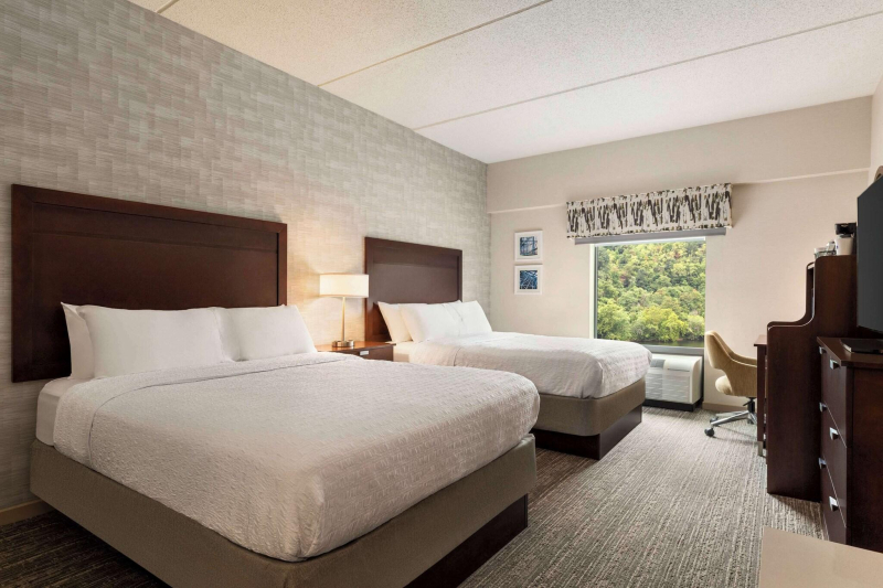 Hampton Inn & Suites Pittsburgh/Waterfront-West Ho