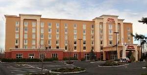 HAMPTON INN & SUITES-STATEN IS