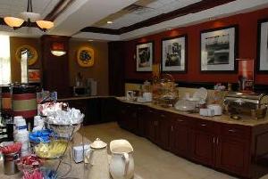 HAMPTON INN & SUITES-STATEN IS