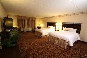 HAMPTON INN & SUITES-STATEN IS