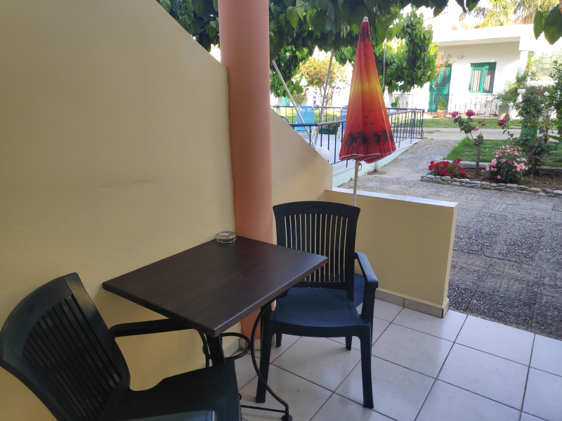 Leonidas Studios & Apartments