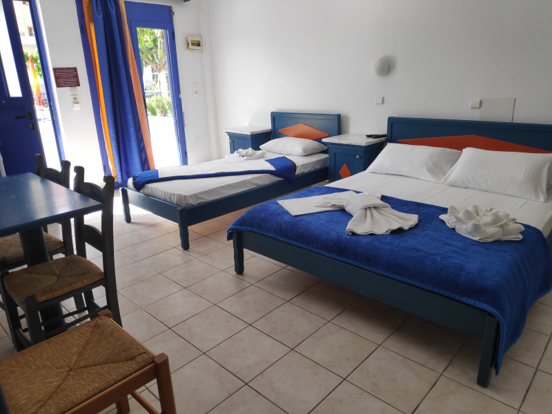Leonidas Studios & Apartments