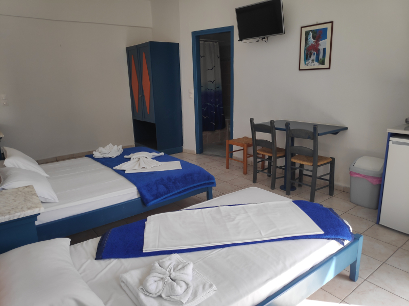 Leonidas Studios & Apartments