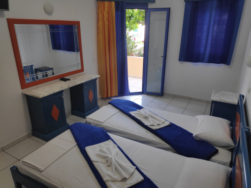 Leonidas Studios & Apartments