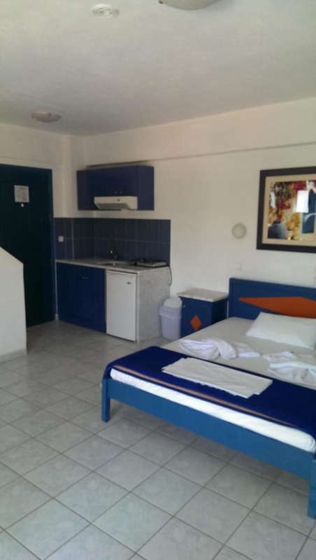 Leonidas Studios & Apartments