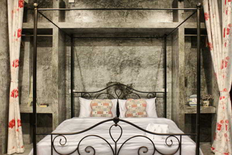 Be My Guest Hip Hotel