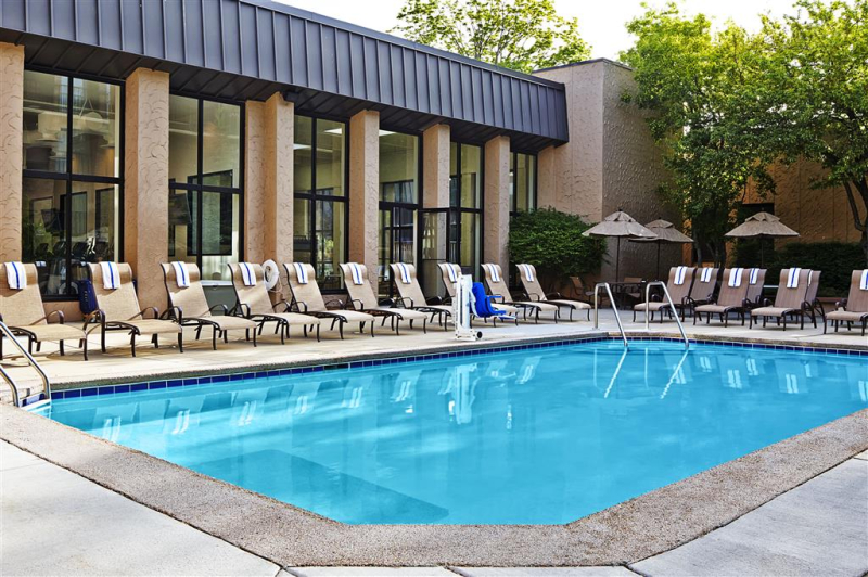 Sheraton Milwaukee Brookfield