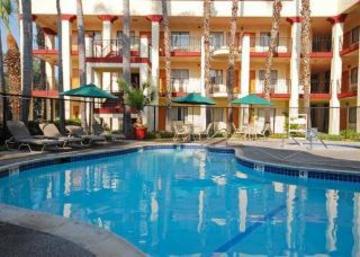 Las mejores ofertas de COMFORT SUITES JOHN WAYNE AIRPORT Santa Ana