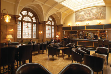 Las mejores ofertas de CROWN AND MITRE Carlisle 