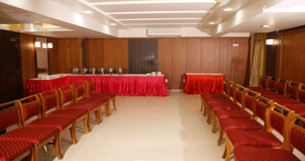 Las mejores ofertas de Collection O 17189 Hotel Kanak Ashram Road Gandhinagar