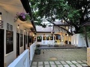 Courtyard Boutique