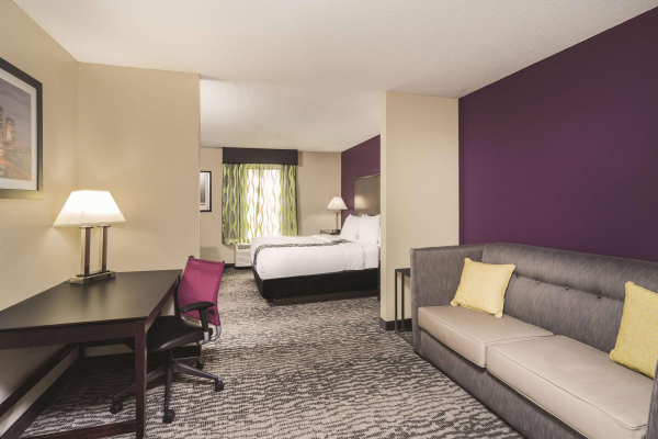 Las mejores ofertas de La Quinta Inn & Suites Louisville Expo East 6437 Louisville
