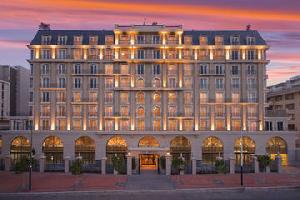 CAPE ROYALE LUXURY SUITES