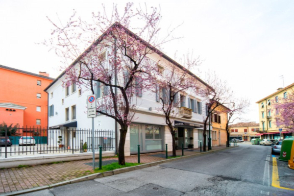 Las mejores ofertas de Aaron Mestre 