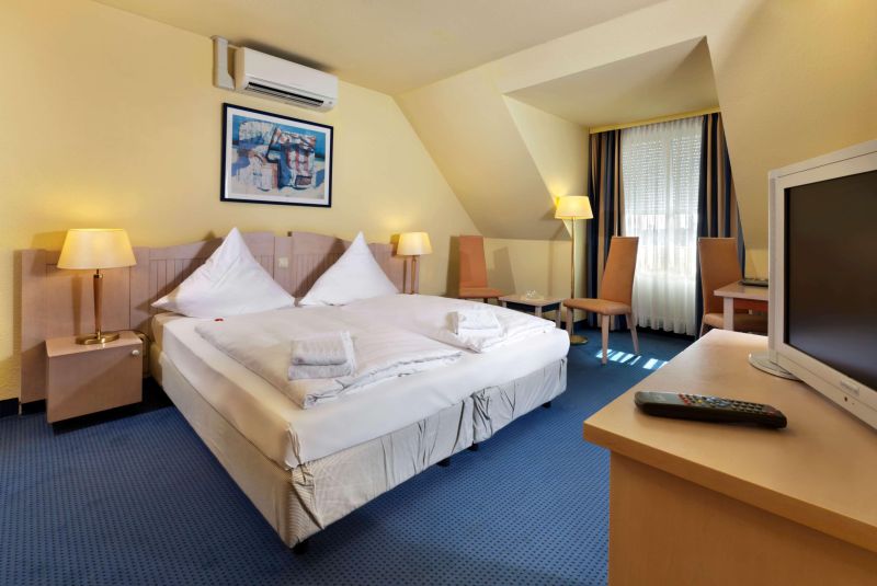 TRYP By Wyndham Luebeck Aquamarin